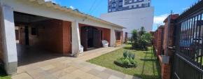 Casa a duas quadras do mar próxima ao centro
